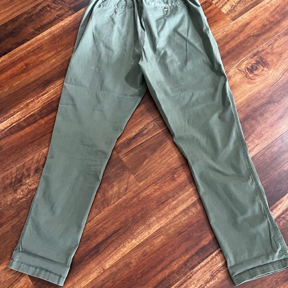 CHINOS